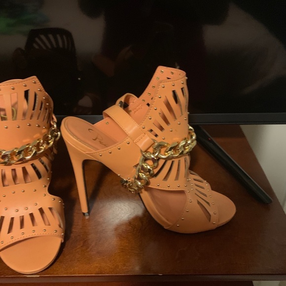 Shoes - Picture 2 of 2